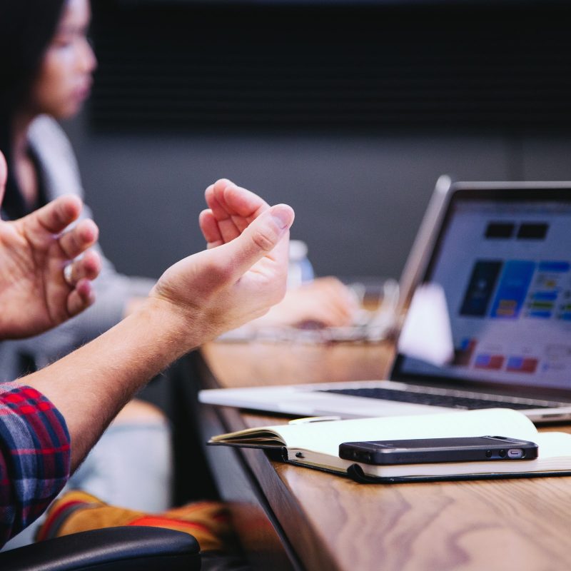 How much should professional pitch deck design cost? Weigh the options: freelancers, agencies, templates